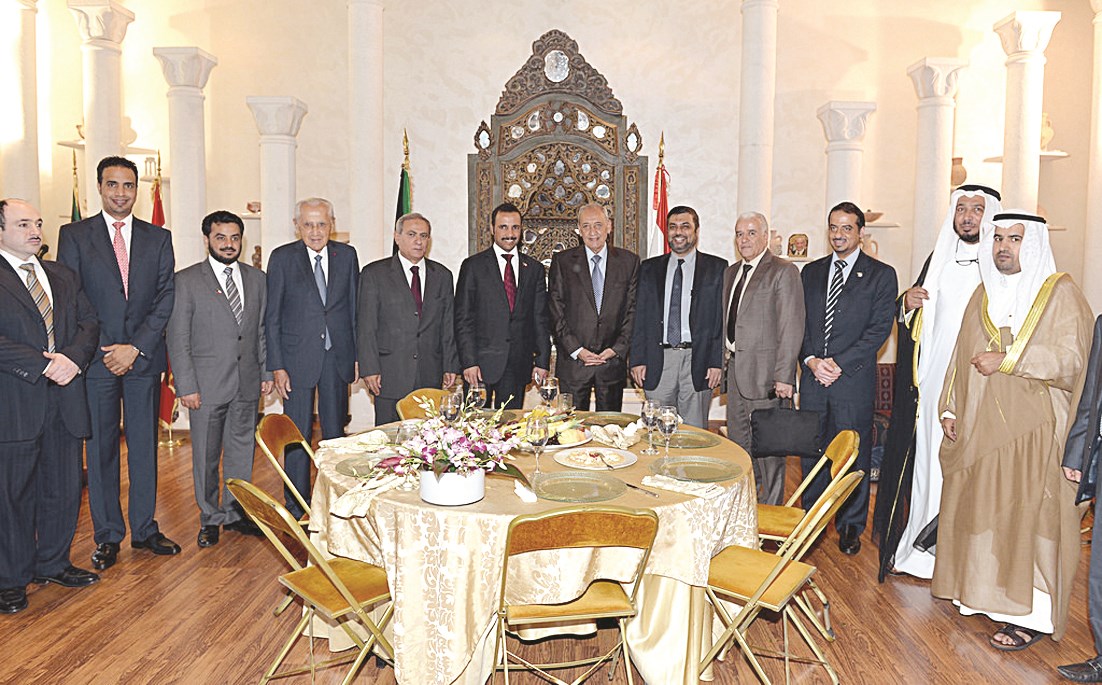 الغانم والوفد الكويتي مع المحتفين بهم في حفل الغداء