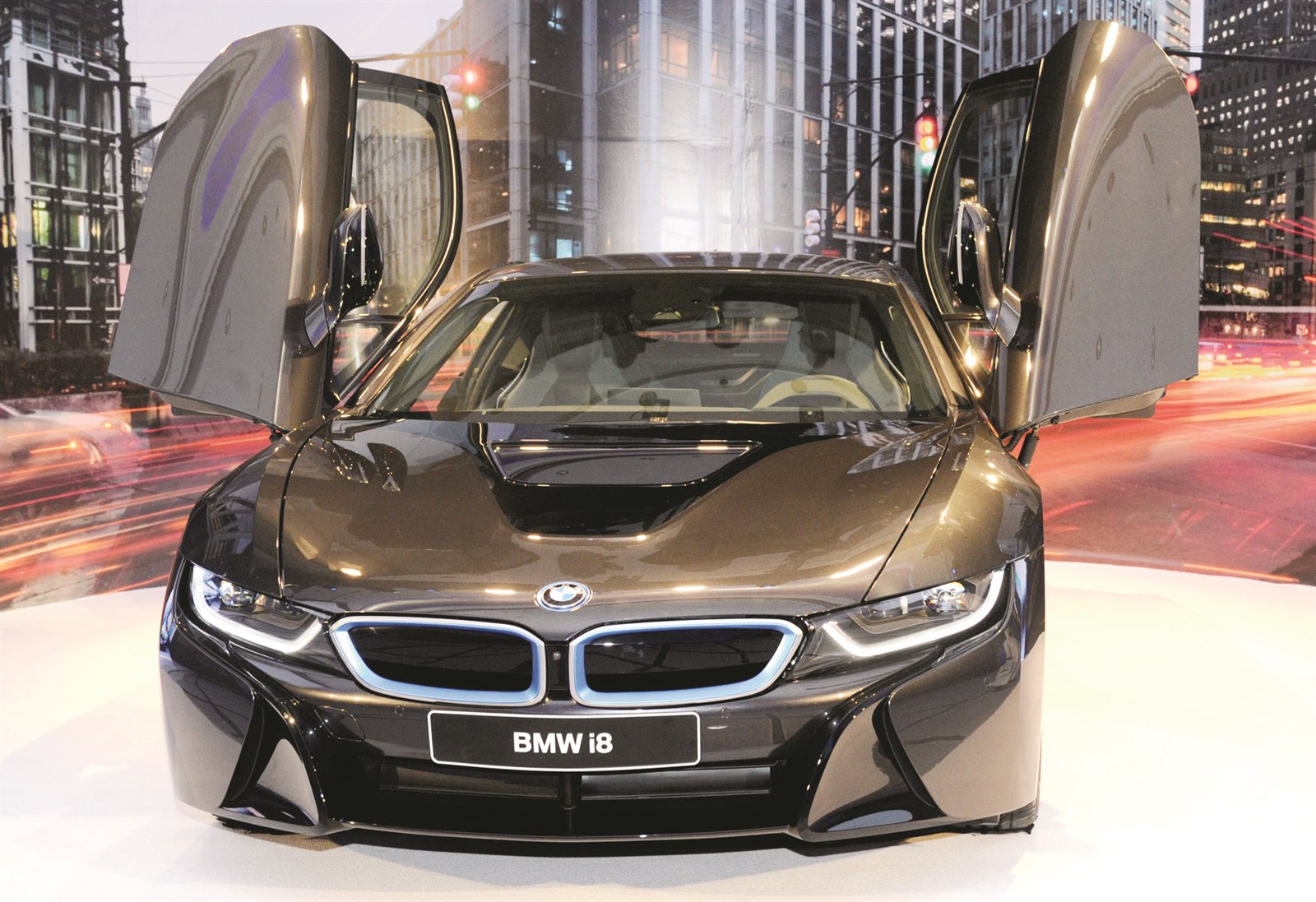 «BMW i8» ... أيقونة