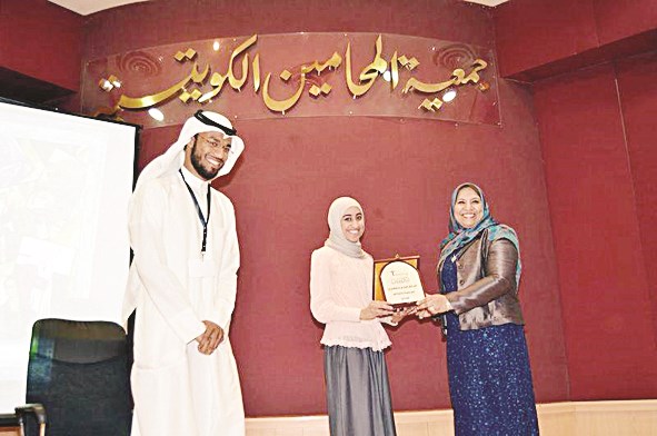 u0627u0644u0641u0631u064au062d u062au062au0633u0644u0645 u062fu0631u0639 u062au0643u0631u064au0645u0647u0627 u0645u0646 u0625u062fu0627u0631u0629 u0628u0631u0646u0627u0645u062c u0625u0639u062fu0627u062f u0627u0644u0642u0627u062fu0629