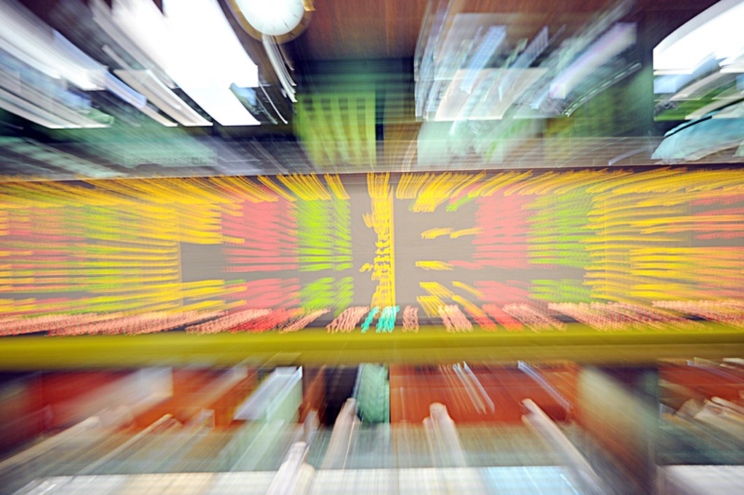 u0627u0644u0636u0628u0627u0628u064au0629 u062au0639u0648u062f u0627u0644u0649 u0627u0644u0645u0634u0647u062f (u062au0635u0648u064au0631 u0637u0627u0631u0642 u0639u0632u0627u0644u062fu064au0646)