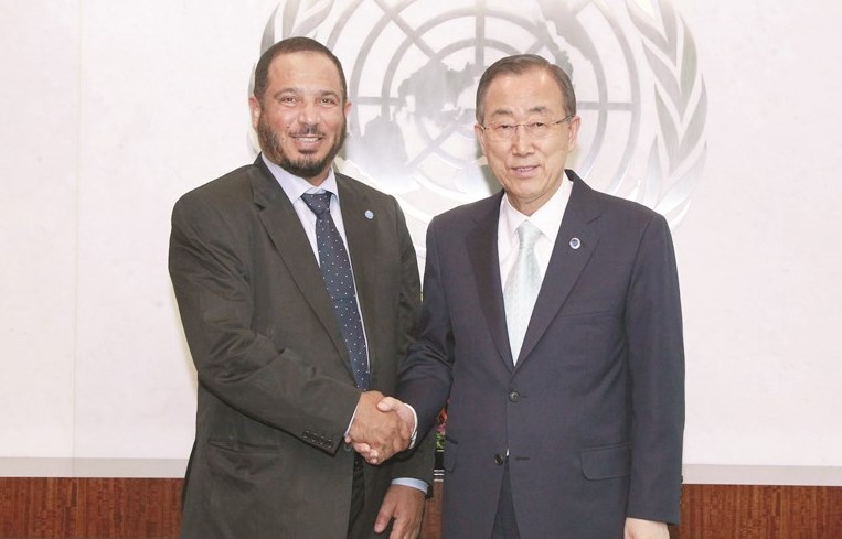 بان كي مون مصافحا المعتوق