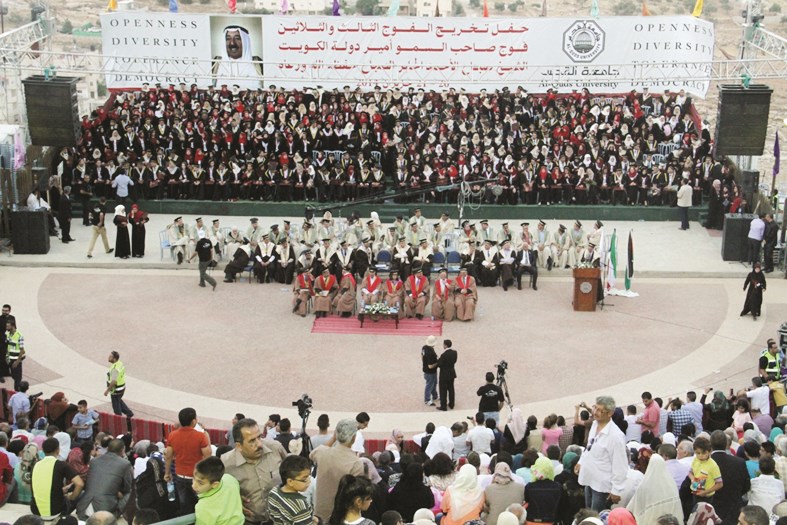 u0645u0646 u062du0641u0644 u062au062eu0631u064au062c u0637u0644u0628u0629 u062cu0627u0645u0639u0629 u0627u0644u0642u062fu0633 u0648u0635u0648u0631u0629 u0627u0644u0623u0645u064au0631 u062au0632u064au0646 u0635u062fu0631 u0627u0644u0642u0627u0639u0629