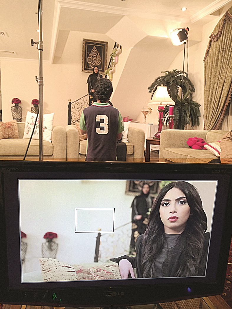 خلال تصوير فيلم «حياتنا»