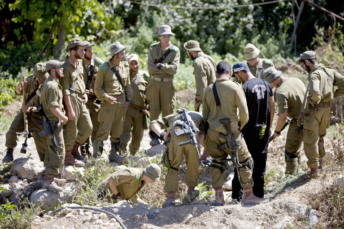 u062cu0646u0648u062f u0627u0633u0631u0627u0626u064au0644u064au0648u0646 u064au0641u062au0634u0648u0646 u0646u0641u0642u0627 u0628u064au0646 u0642u0631u064au0629 u062du0644u062du0648u0644 u0648u0645u062fu064au0646u0629 u0627u0644u062eu0644u064au0644 u0641u064a u0627u0644u0636u0641u0629 u0627u0644u063au0631u0628u064au0629 u0628u062du062bu0627 u0639u0646 u0627u0644u0645u0641u0642u0648u062fu064au0646 u0627u0644u0627u0633u0631u0627u0626u064au0644u064au064au0646 u0627u0644u062bu0644u0627u062bu0629 (u0627u0628)