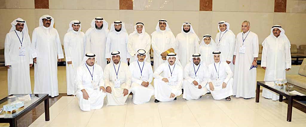 ... ووسط مجموعة من الحضور