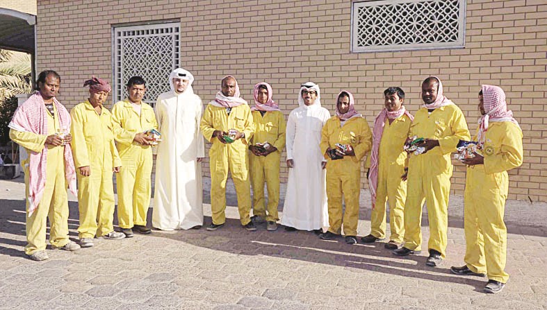 u0641u0631u064au0642 u0627u0644u0628u0646u0643 u0645u0639 u0639u0645u0627u0644 u0627u0644u0646u0638u0627u0641u0629