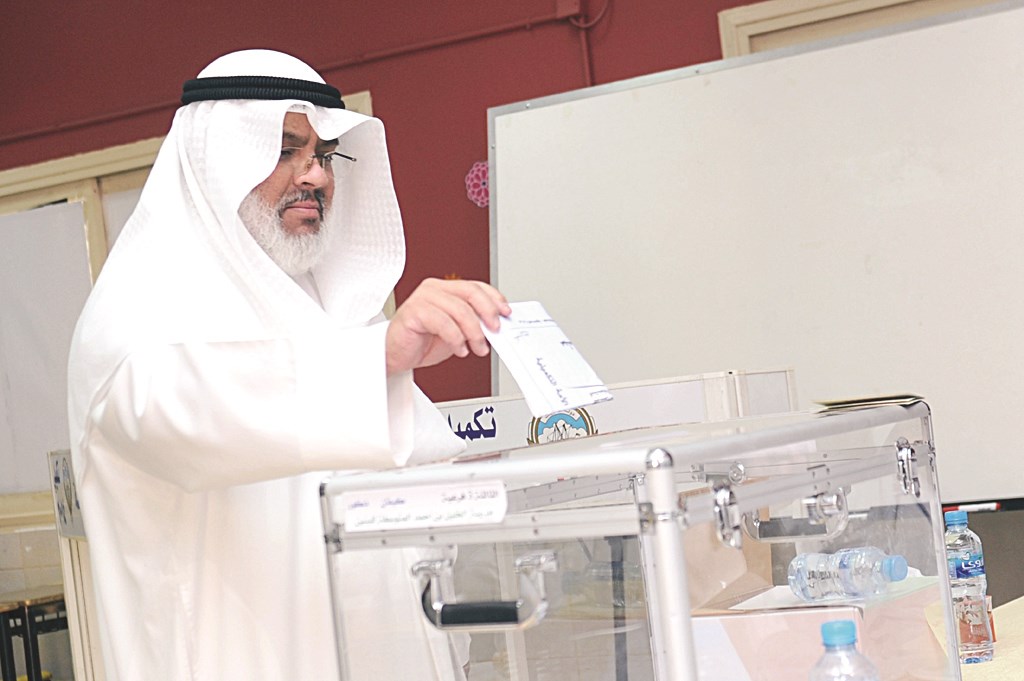 عادل الصرعاوي يدلي بصوته