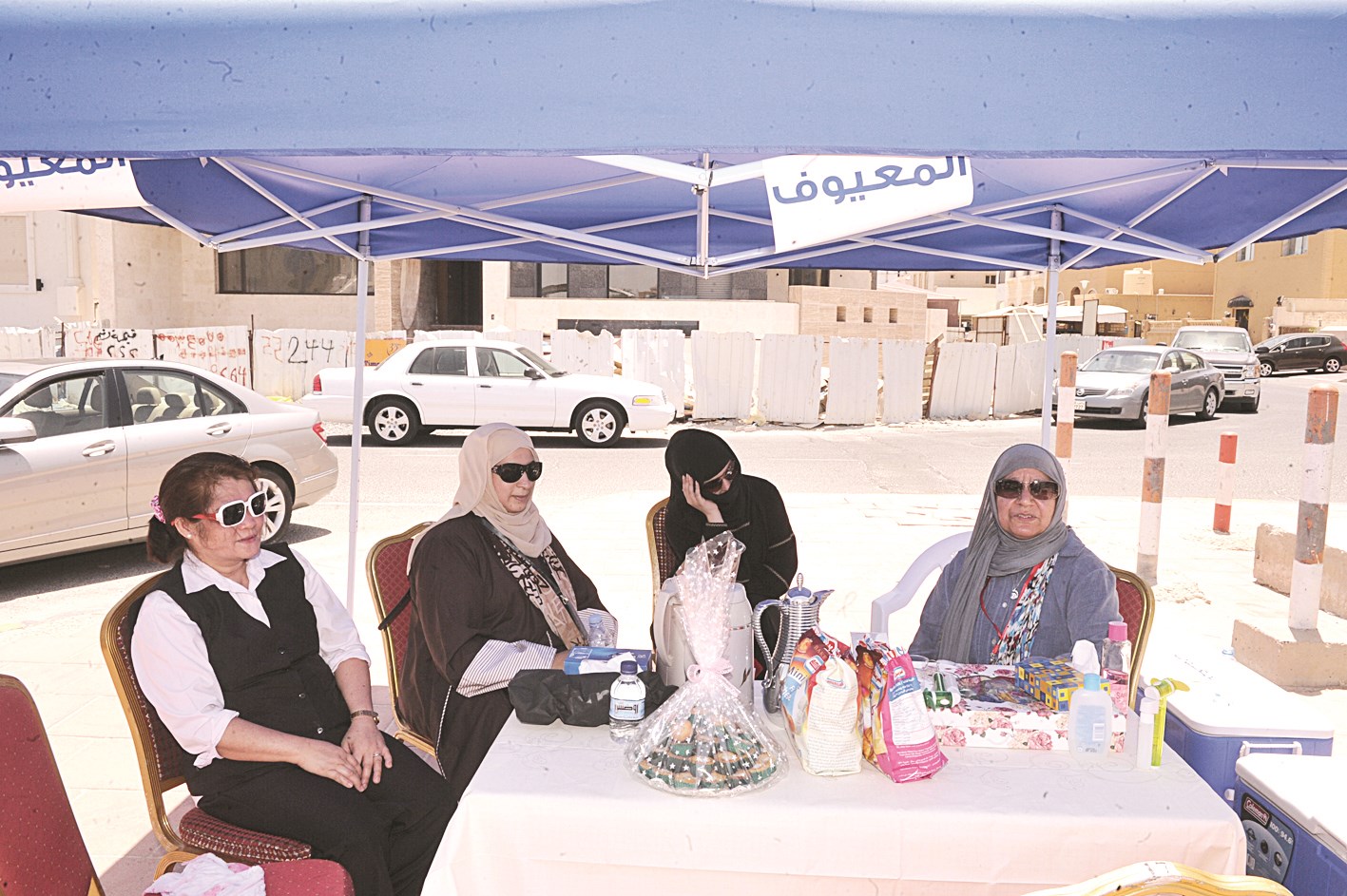 لجنة أحد المرشحين أمام مركز اقتراع (تصوير نور هنداوي)