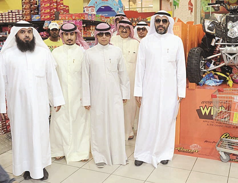 u0627u0644u0645u0637u064au0631u064a u0648u0623u0639u0636u0627u0621 u0645u062cu0644u0633 u0627u0644u0625u062fu0627u0631u0629 u062eu0644u0627u0644 u062cu0648u0644u0629 u0641u064a u0627u0644u0633u0648u0642