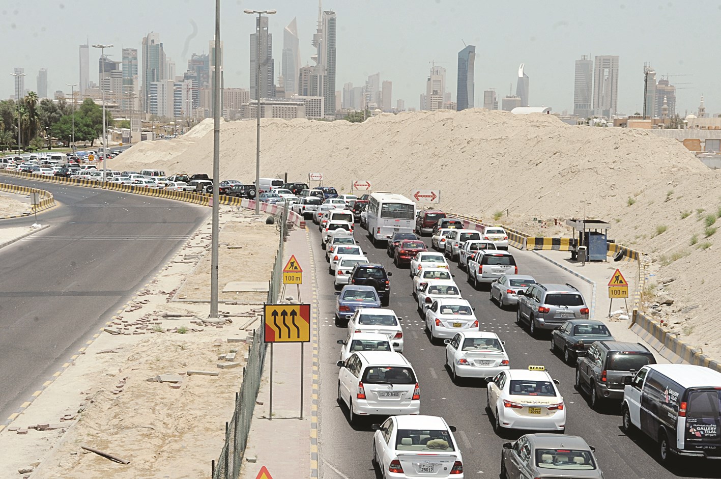 شوارع اختنقت بالسيارات