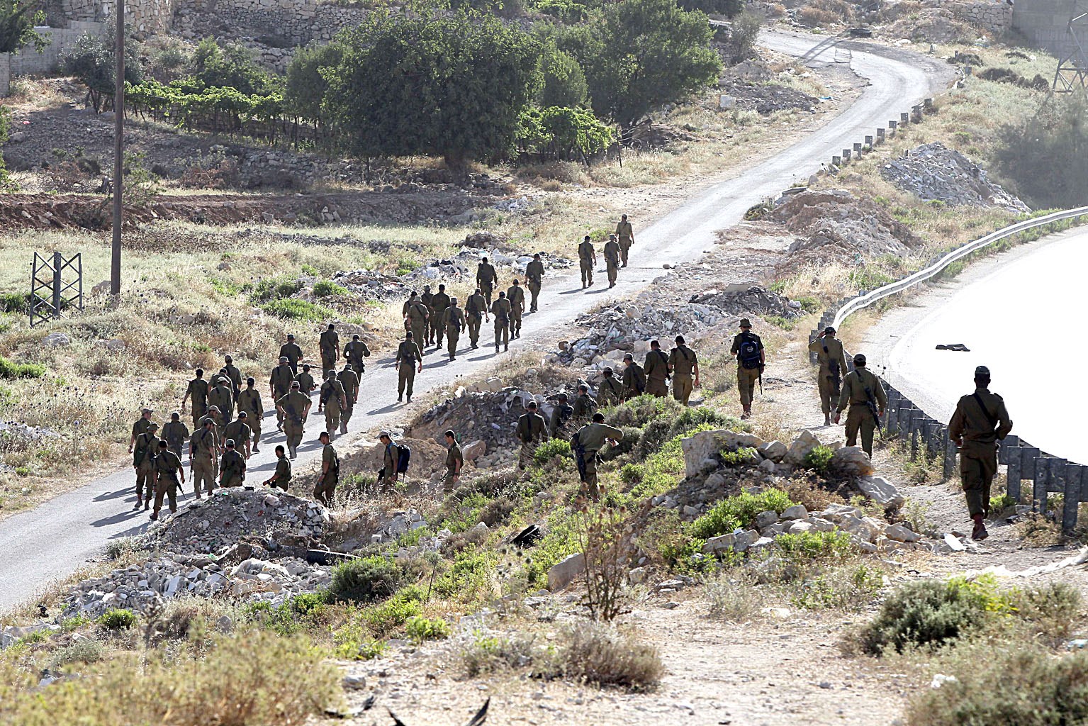 u062cu0646u0648u062f u0627u0633u0631u0627u0626u064au0644u064au0648u0646 u064au0648u0627u0635u0644u0648u0646 u062du0645u0644u062au0647u0645 u0641u064a u0627u0644u0636u0641u0629 u0623u062bu0646u0627u0621 u0627u0644u0628u062du062b u0639u0646 u0627u0644u0641u062au064au0629 u0627u0644u062bu0644u0627u062bu0629 u0627u0644u0645u0641u0642u0648u062fu064au0646 (u0627 u0641 u0628)