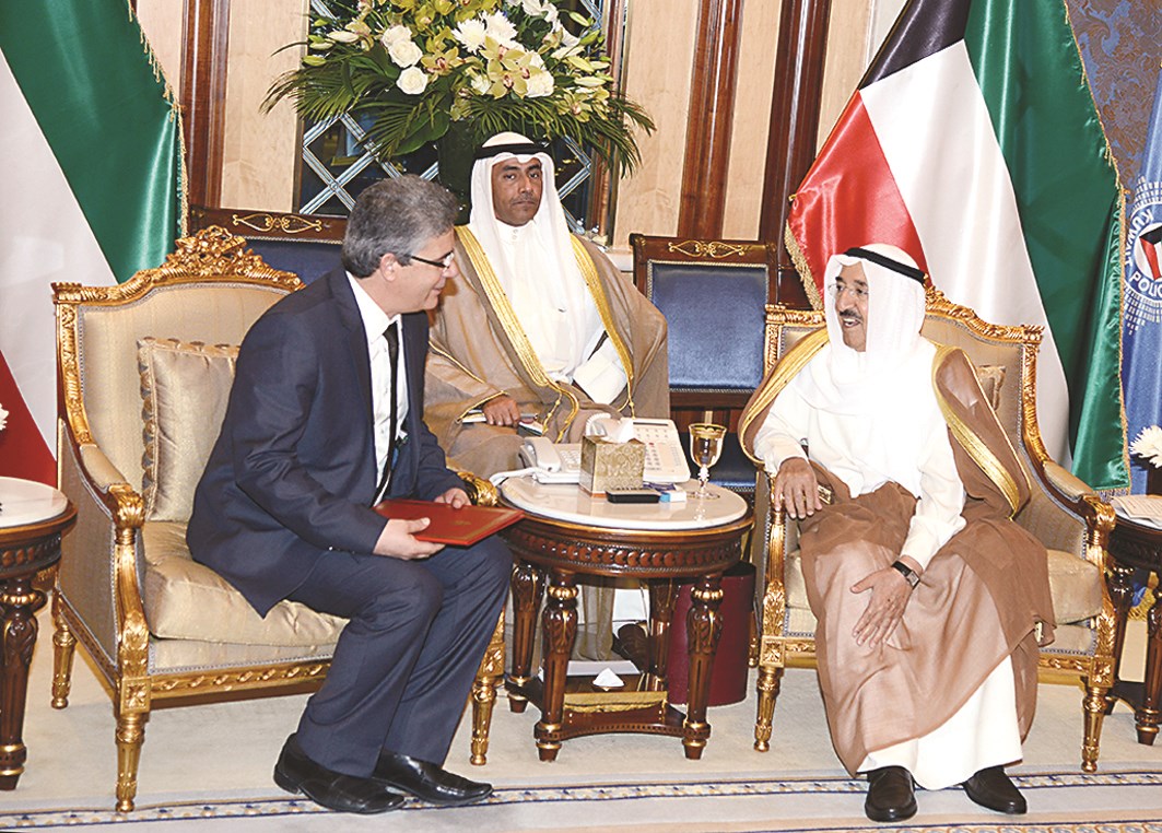 سموه مستقبلا المبعوث التونسي