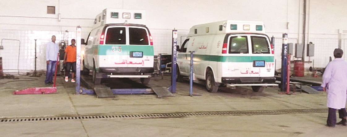 سيارات إسعاف في احدى الورش