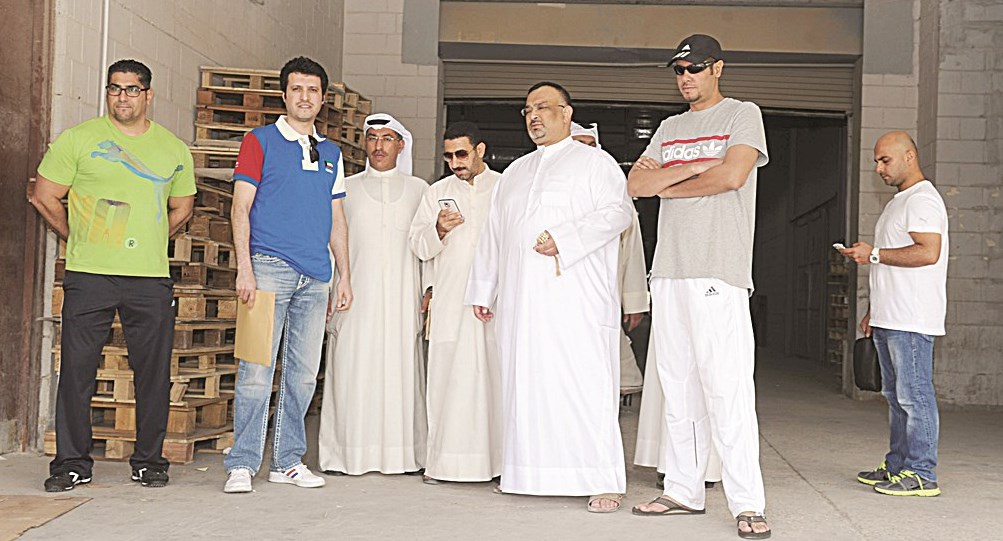 u0645u0648u0638u0641u0648 u0627u0644u0645u0637u0628u0639u0629 u0627u0644u0645u0636u0631u0628u0648u0646 (u062au0635u0648u064au0631 u0632u0643u0631u064au0627 u0639u0637u064au0629)