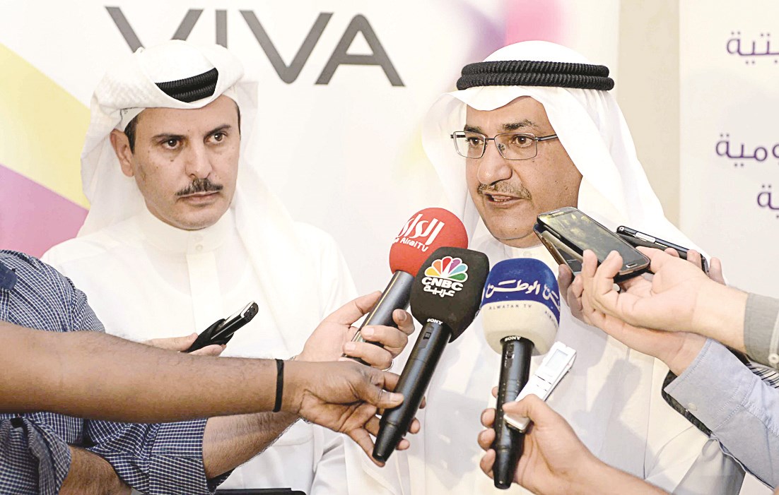 u0627u0644u0631u0648u0645u064a u0645u062au062du062fu062bu0627u064b u0625u0644u0649 u0627u0644u0635u062du0627u0641u064au064au0646 u0648u0625u0644u0649 u064au0645u064au0646u0647 u0627u0644u0628u062fu0631u0627u0646  (u062au0635u0648u064au0631 u0637u0627u0631u0642 u0639u0632u0627u0644u062fu064au0646)