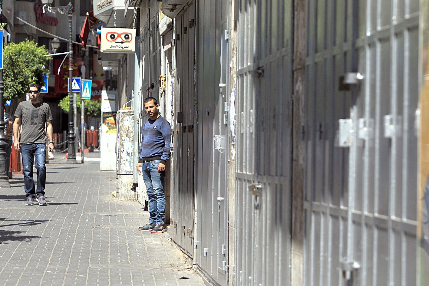 u0645u062au0627u062cu0631 u0645u0642u0641u0644u0629 u0641u064a u0631u0627u0645 u0627u0644u0644u0647 u062au0636u0627u0645u0646u0627u064b u0645u0639 u0627u0644u0641u0644u0633u0637u064au0646u064au064au0646 u0627u0644u0645u0636u0631u0628u064au0646 u0639u0646 u0627u0644u0637u0639u0627u0645 u0641u064a u0627u0644u0633u062cu0648u0646 u0627u0644u0625u0633u0631u0627u0626u064au0644u064au0629 (u0627 u0641 u0628)