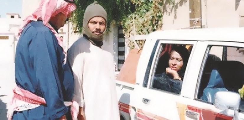 مشهد يجمعه مع هدية سعيد وغانم السليطي في أحد الأعمال