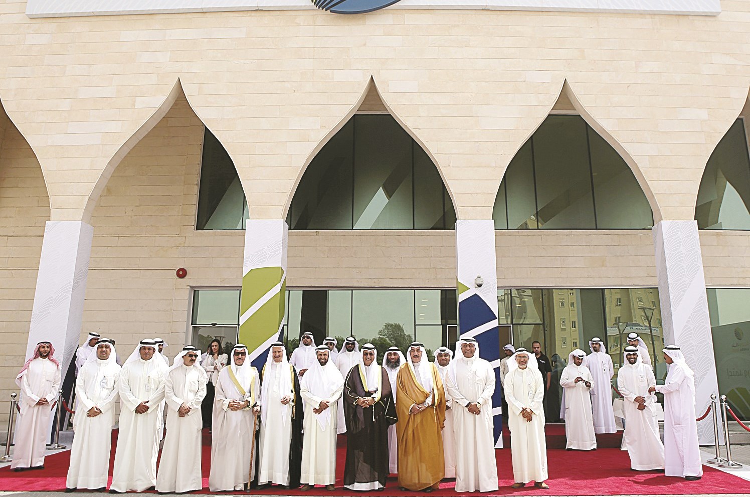 u0627u0644u0645u062fu0639u062c u0648u0627u0644u062cu0633u0627u0631 u0648u0628u0639u0636 u0627u0644u0646u0648u0627u0628 u0648u0623u0639u064au0627u0646 u0627u0644u062cu0647u0631u0627u0621 u0627u0645u0627u0645 u0645u0642u0631 u0627u0644u0641u0631u0639 u0627u0644u062cu062fu064au062f  (u062au0635u0648u064au0631 u0646u0627u064au0641 u0627u0644u0639u0642u0644u0629)