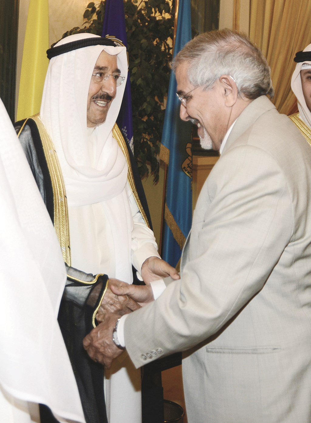 هلال الساير مهنئاً