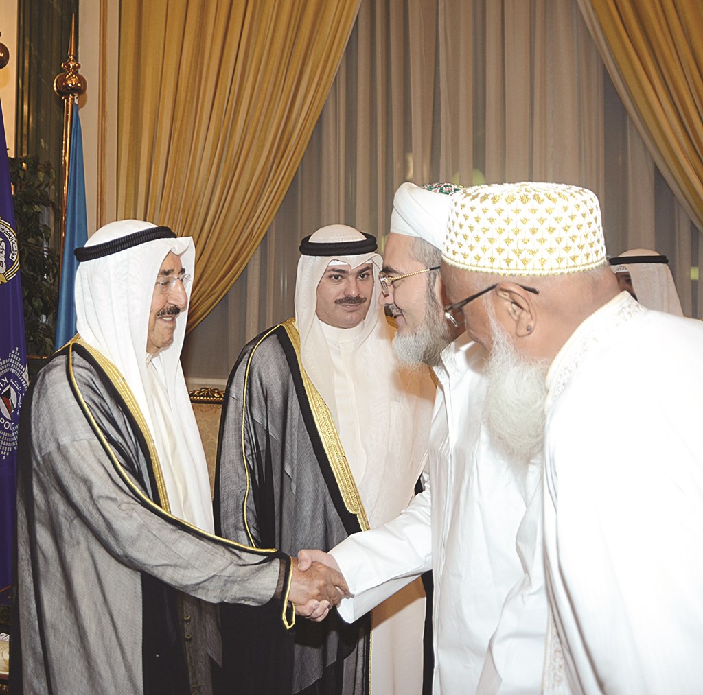 رجال دين يهنئون