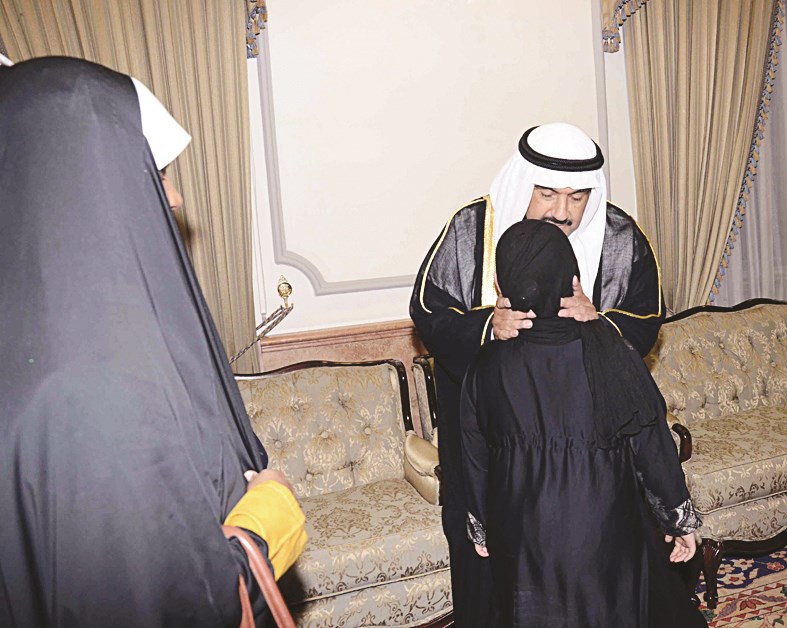 فتاة حرصت على التهنئة