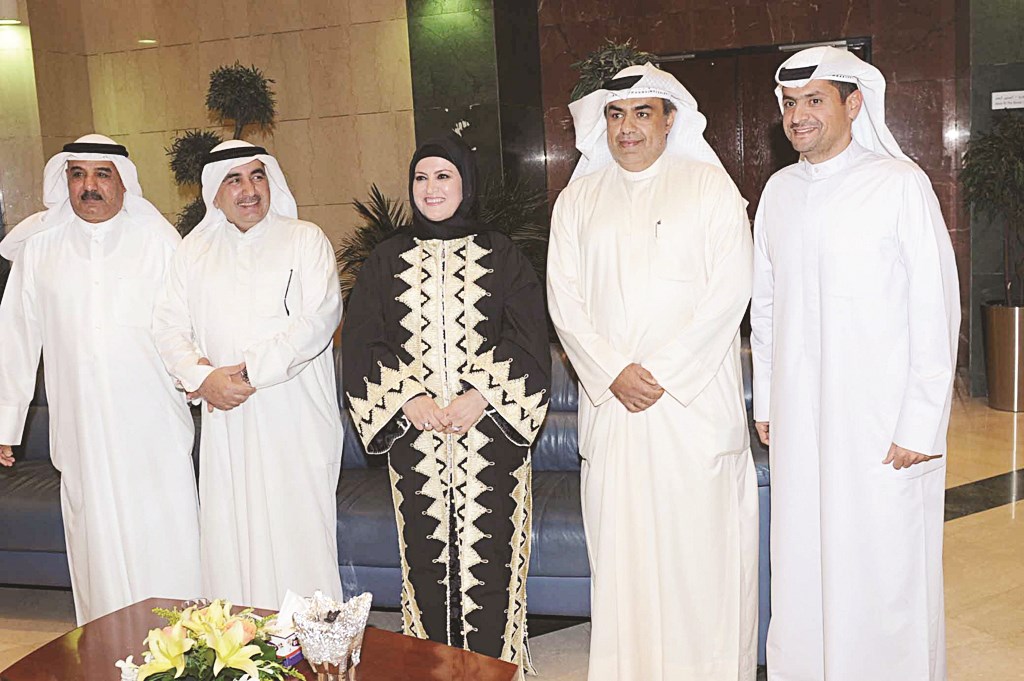 الخليل واعضاء الهيئة (تصوير جلال معوض)