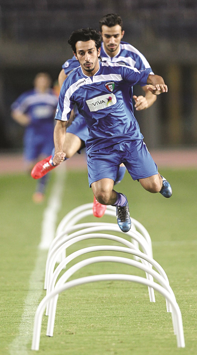 u0644u0642u0637u0629 u0645u0646 u0627u0644u062au062fu0631u064au0628 u0627u0644u0623u062eu064au0631 u0644u0645u0646u062au062eu0628 u0627u0644u0643u0648u064au062a (u0627u0644u0623u0632u0631u0642 u062fu0648u062a u0643u0648u0645)