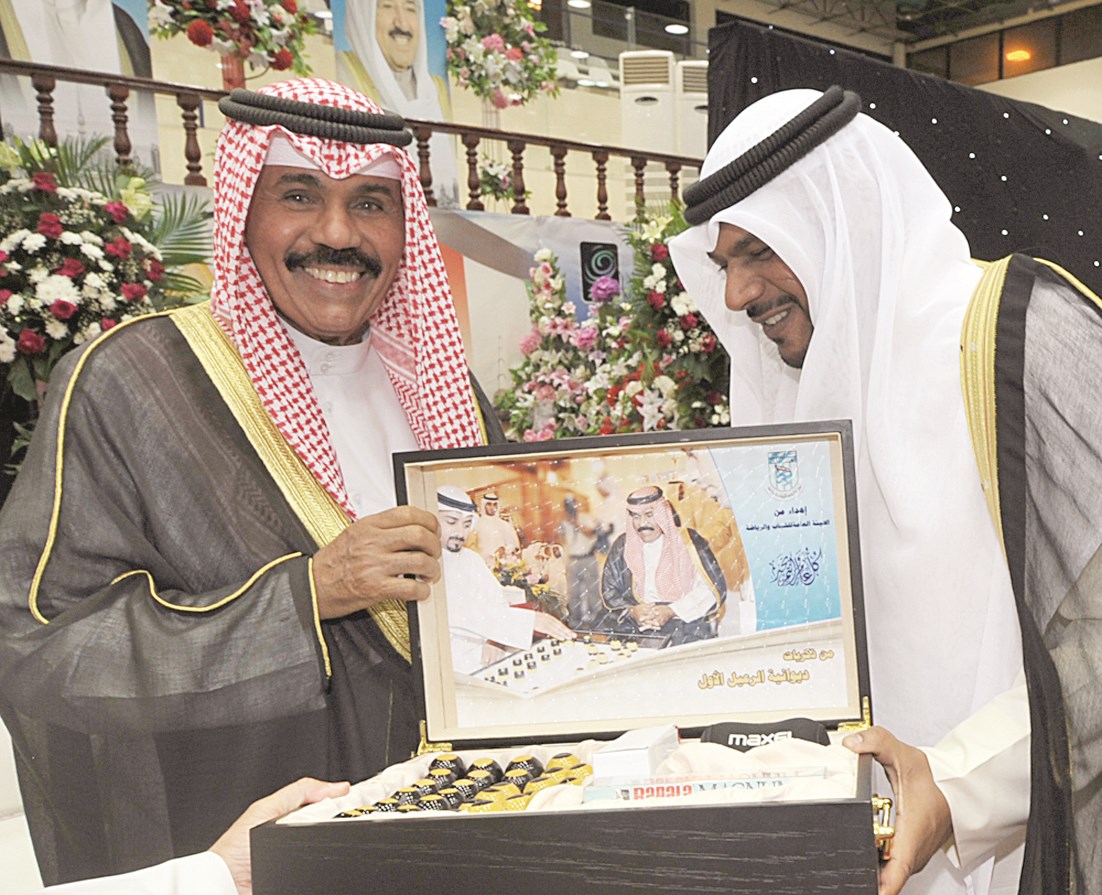 هدية لولي العهد من نادي المعاقين