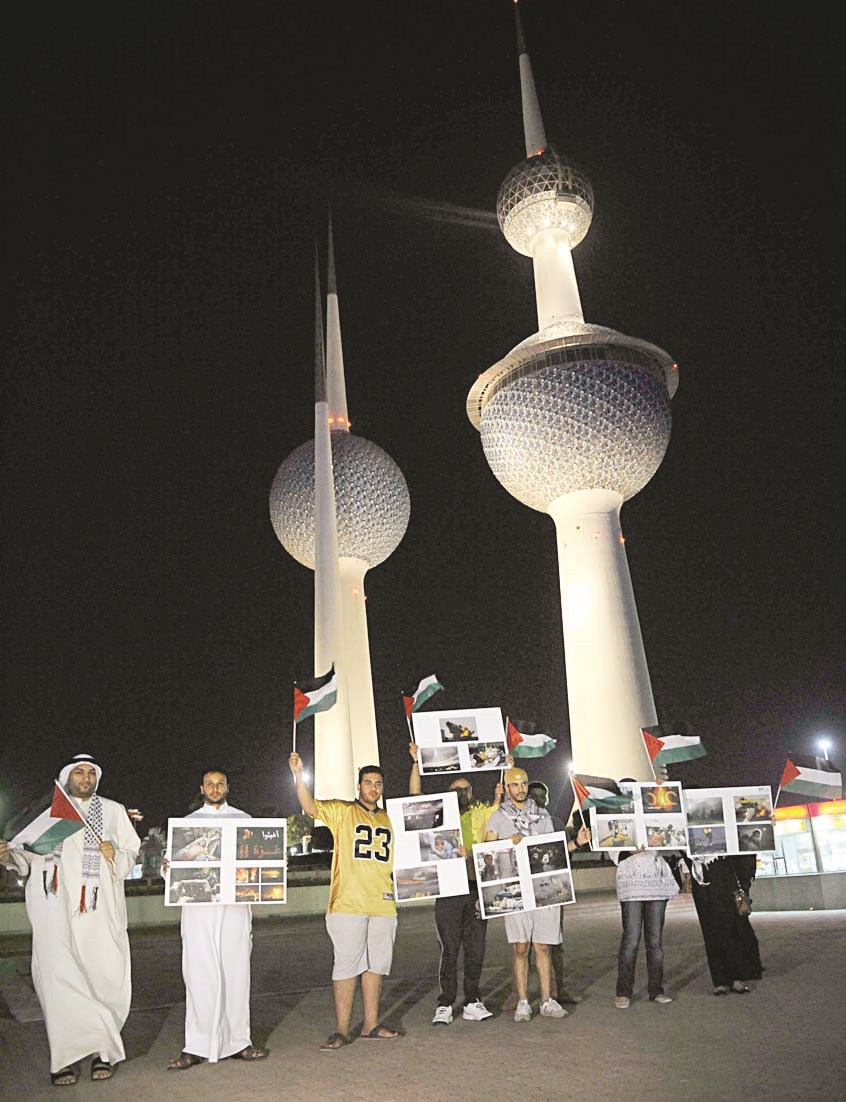 u0648u0642u0641u0629 u0623u0645u0627u0645 u0627u0644u0623u0628u0631u0627u062c (u062au0635u0648u064au0631 u0646u0627u064au0641 u0627u0644u0639u0642u0644u0629)