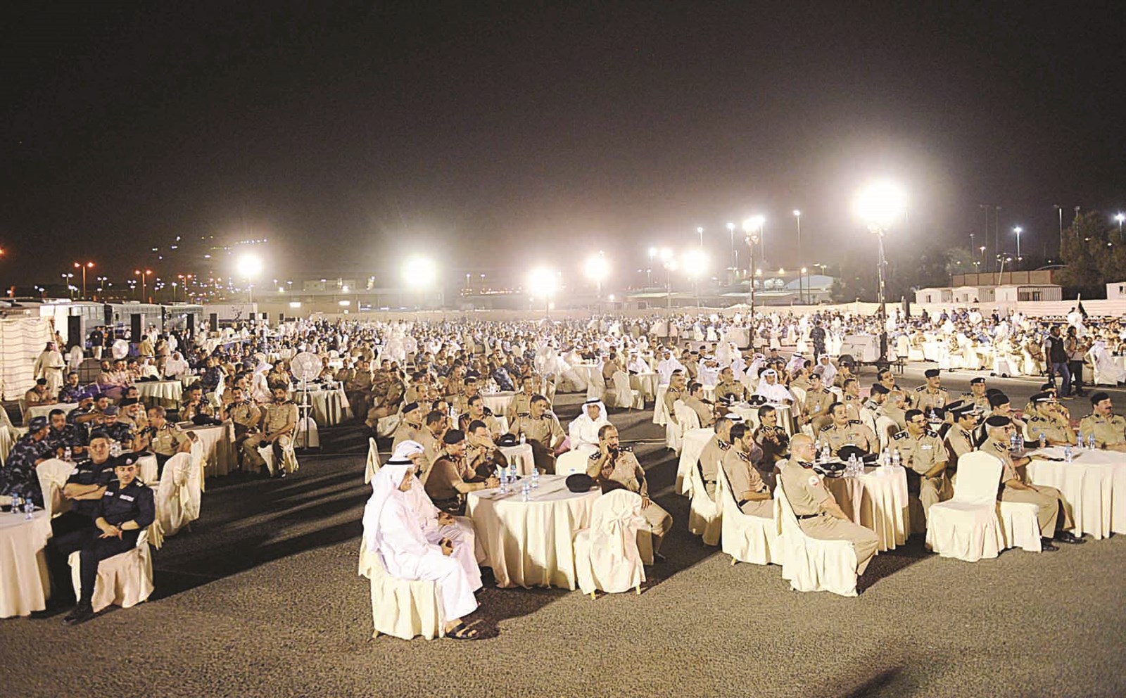 حشد من الحضور