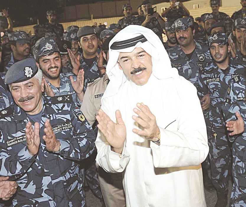 u0645u062du0645u062f u0627u0644u062eu0627u0644u062f u0645u062du062au0641u0644u0627u064b u0645u0639 u0631u062cu0627u0644 u00abu0627u0644u062fu0627u062eu0644u064au0629u00bb (u062au0635u0648u064au0631 u062cu0644u0627u0644 u0645u0639u0648u0636)