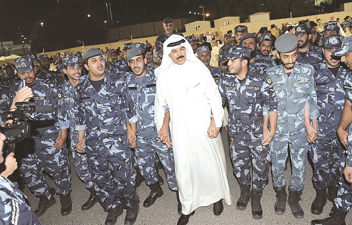 u0627u0644u062eu0627u0644u062f u0645u0634u0627u0631u0643u0627 u0623u0641u0631u0627u062fu0627u064b u0645u0646 u0627u0644u0642u0648u0627u062a u0627u0644u062eu0627u0635u0629 u0631u0642u0635u0629 u0627u0644u0641u0631u064au0646u0633u064a (u062au0635u0648u064au0631 u062cu0644u0627u0644 u0645u0639u0648u0636)