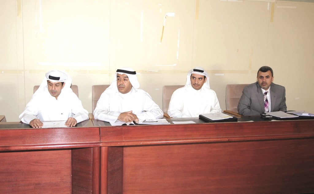 u0631u0626u064au0633 u0645u062cu0644u0633 u0627u062fu0627u0631u0629 u0627u0644u0634u0631u0643u0629 u0628u062fu0631 u0627u0644u0633u0627u064au0631 u0645u062au0631u0626u0633u0627 u0627u0644u0627u062cu062au0645u0627u0639 (u062au0635u0648u064au0631 u0643u0631u0645 u0630u064au0627u0628)