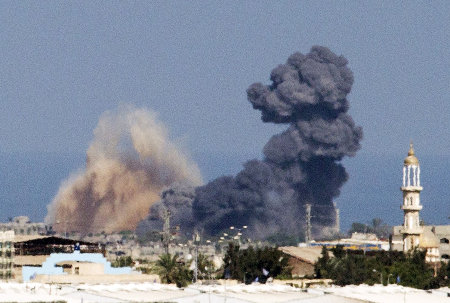 u0627u0644u062fu062eu0627u0646 u064au062au0635u0627u0639u062f u0645u0646 u0645u0628u0627u0646 u0641u064a u063au0632u0629 u0628u0639u062f u0627u0646 u0642u0635u0641u062au0647u0627 u0627u0644u0637u0627u0626u0631u0627u062a u0627u0644u0627u0633u0631u0627u0626u064au0644u064au0629  (u0627 u0641 u0628)