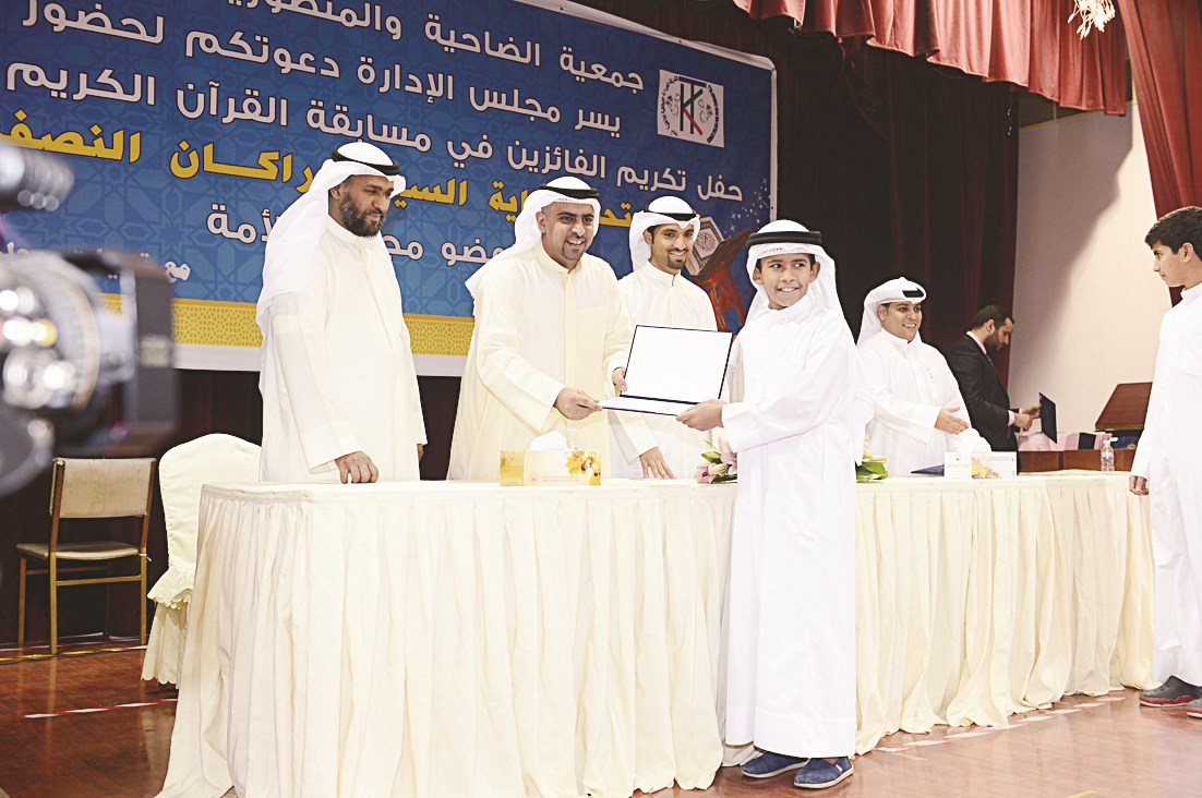 ... ويكرم حافظاً آخر