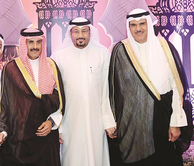 الزميل ناصر الفرحان متوسطاً الحمود والدعيج