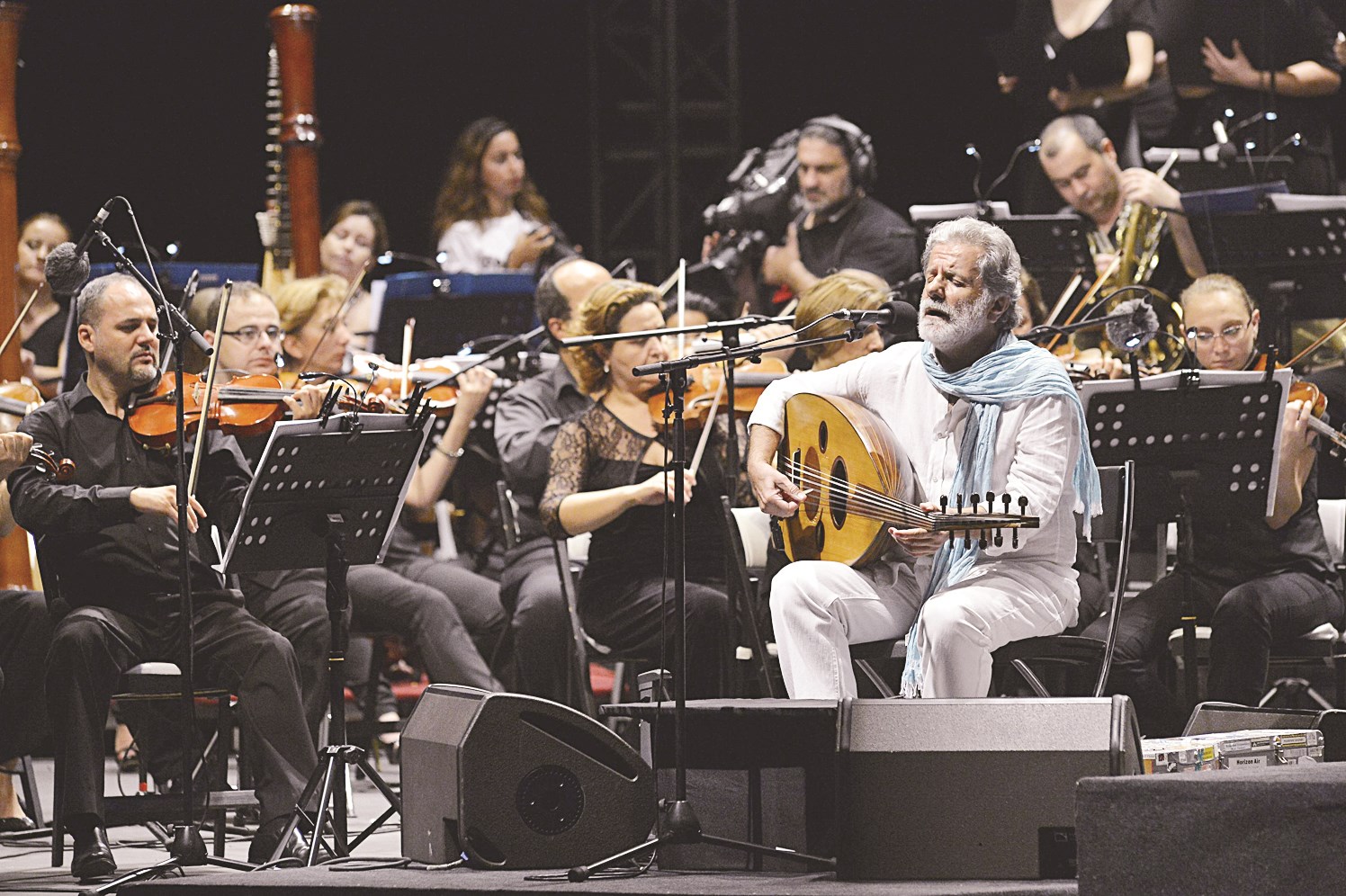 أمتع الحاضرين لساعتين ونصف الساعة