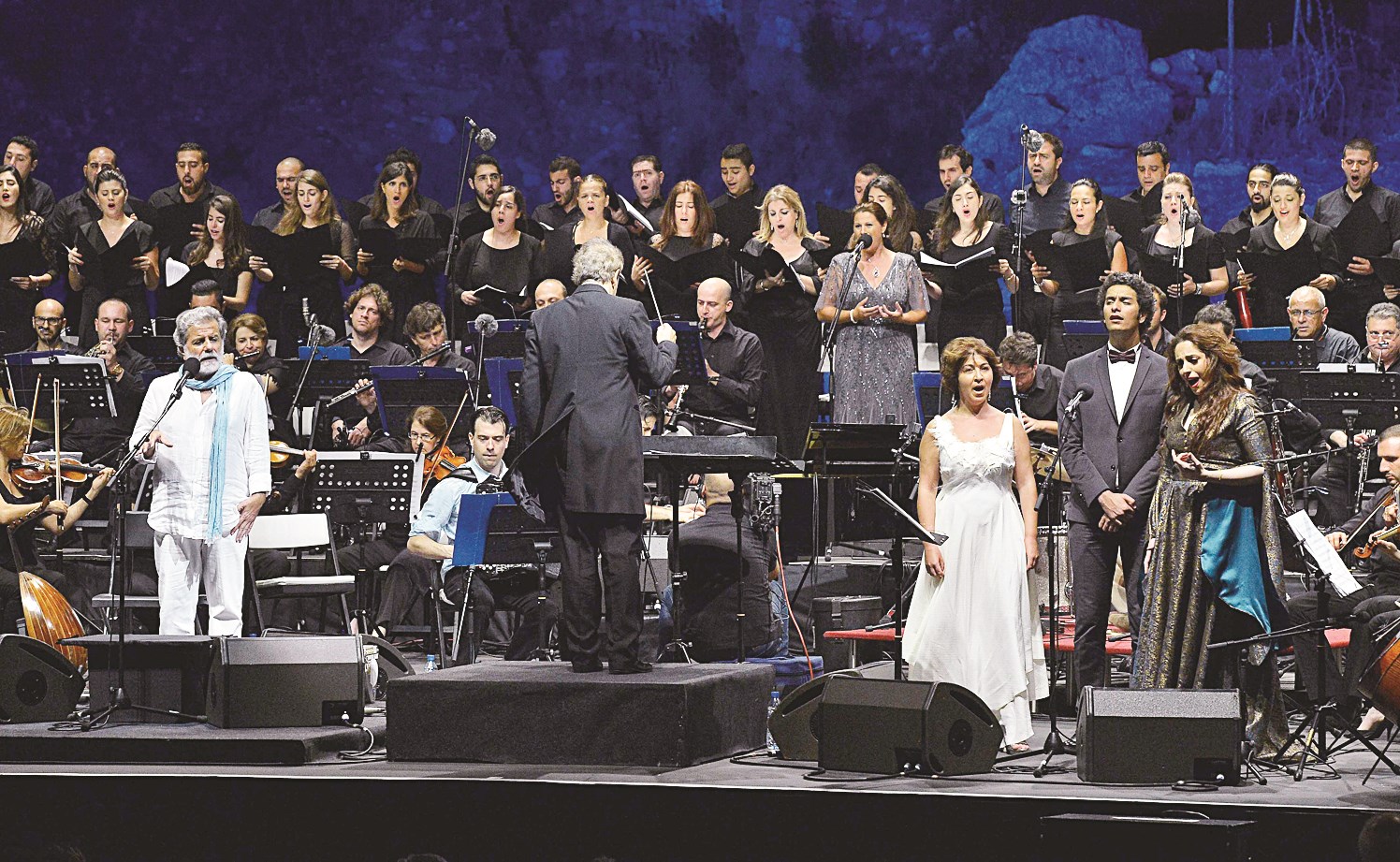 خليفة يغني برفقة أميمة خليل وعبير نعمة ومحمد حسن