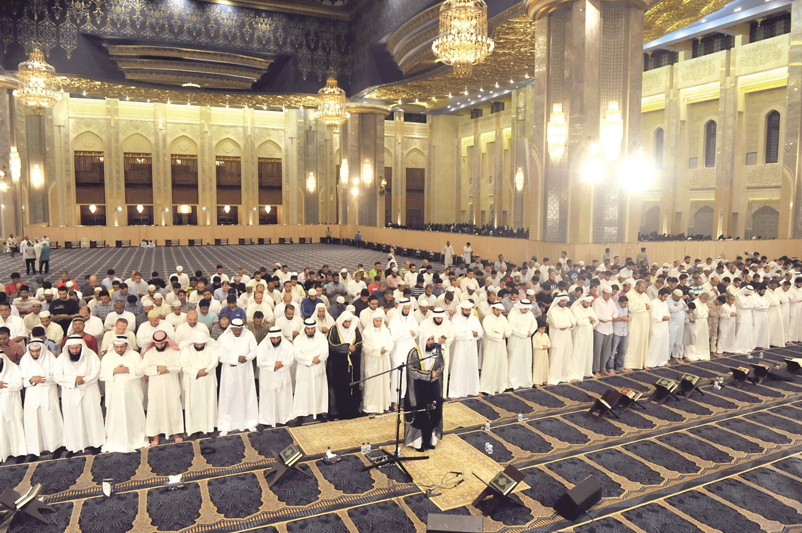 u062cu0627u0646u0628 u0645u0646 u0627u0644u0645u0635u0644u064au0646 u0641u064a u0627u0644u0645u0633u062cu062f u0627u0644u0643u0628u064au0631  (u062au0635u0648u064au0631 u0646u0648u0631 u0647u0646u062fu0627u0648u064a)