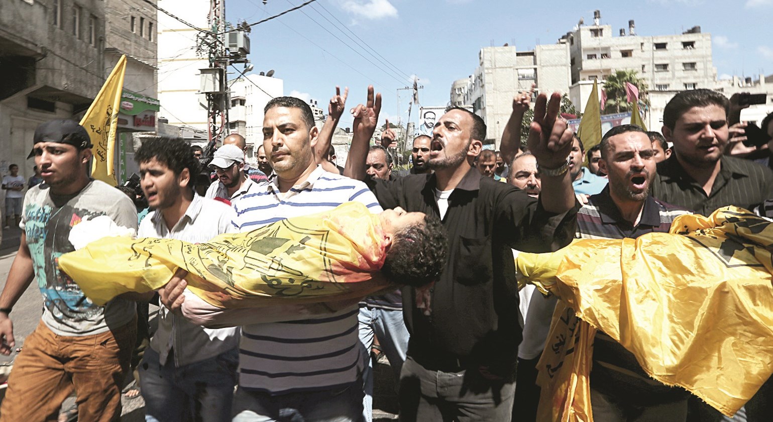 u0641u0644u0633u0637u064au0646u064au0648u0646 u062eu0644u0627u0644 u062au0634u064au064au0639u0647u0645 u0623u0645u0633 u062cu062bu0645u0627u0646u064a u0627u0644u0634u0642u064au0642u064au0646 u0642u0627u0633u0645 (4 u0633u0646u0648u0627u062a) u0648u0639u0645u0627u062f (6 u0633u0646u0648u0627u062a) u0627u0644u0644u0630u064au0646 u0644u0642u064au0627 u062du062au0641u0647u0645u0627 u0628u0642u0630u064au0641u0629 u0625u0633u0631u0627u0626u064au0644u064au0629 u0627u0633u062au0647u062fu0641u062a u0645u0646u0632u0644 u0630u0648u064au0647u0645u0627 u0641u064a u063au0632u0629 (u0627 u0628)