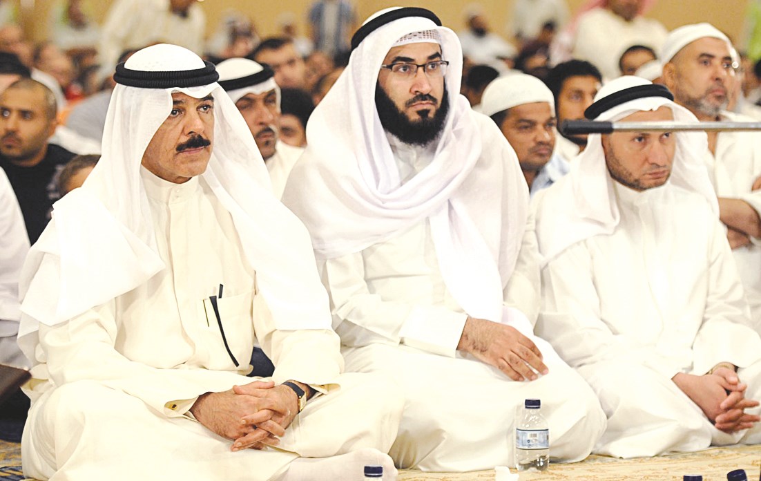 الخالد والحضور يستمعون الى الخاطرة الايمانية (تصوير كرم ذياب)