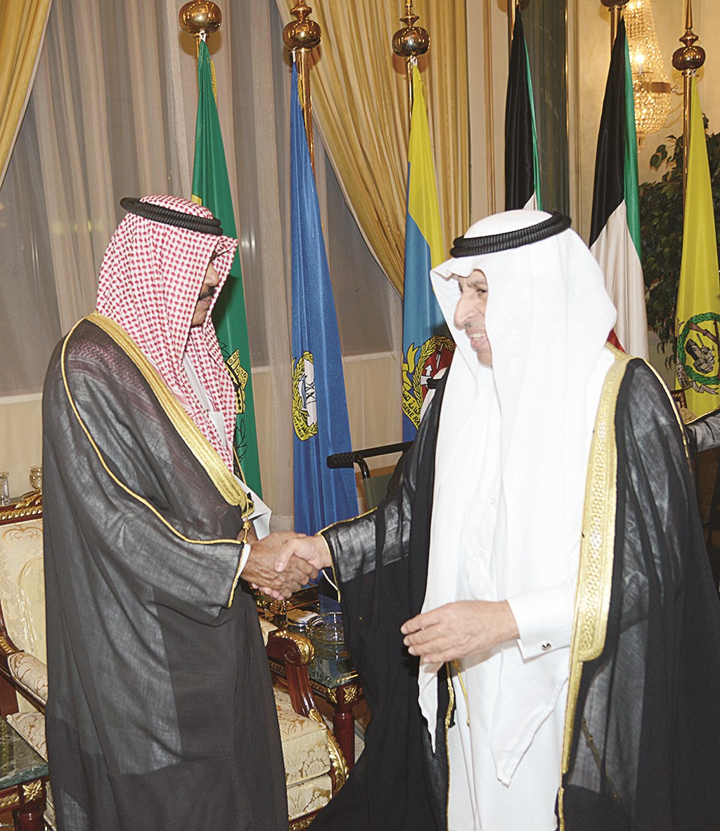 ولي العهد يتلقى تهنئة السفير السعودي