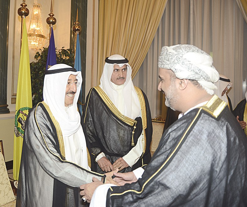 السفير العماني يهنئ