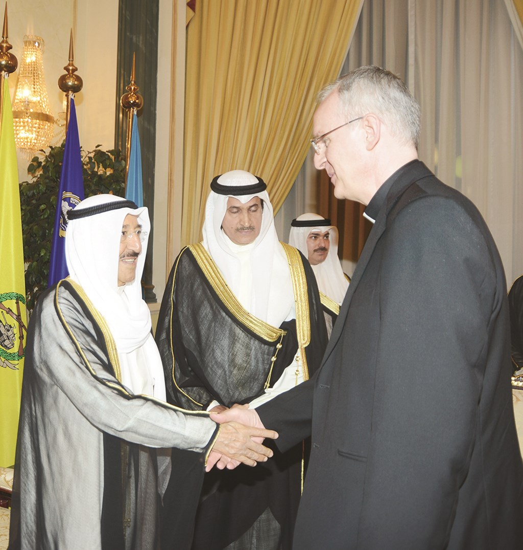 سفير أجنبي يهنئ