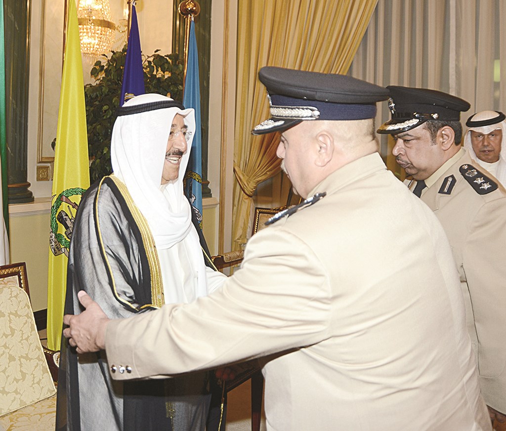 سمو الأمير يتلقى التهاني من الفريق سليمان الفهد