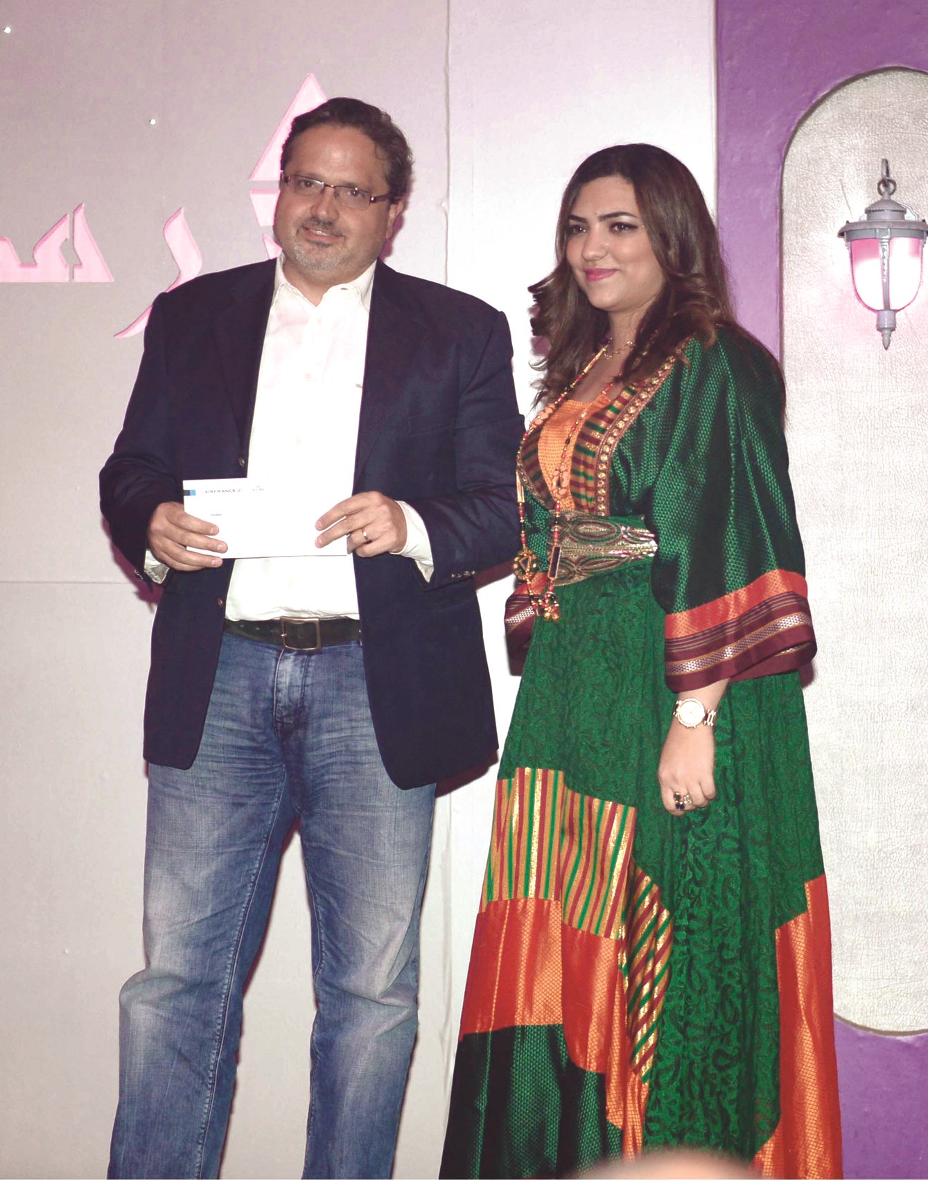 رابح التذكرة مع ممثلة KLM - Air France