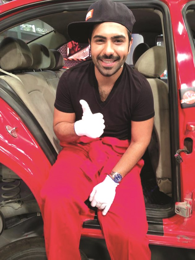 يلعب مع المتصلين