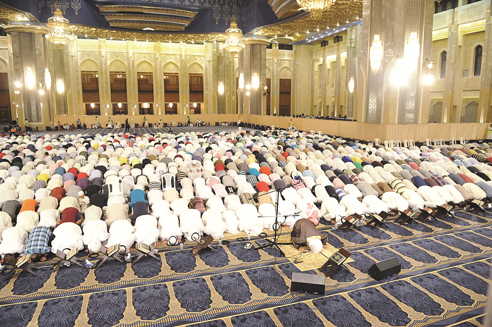 المصلون سجود