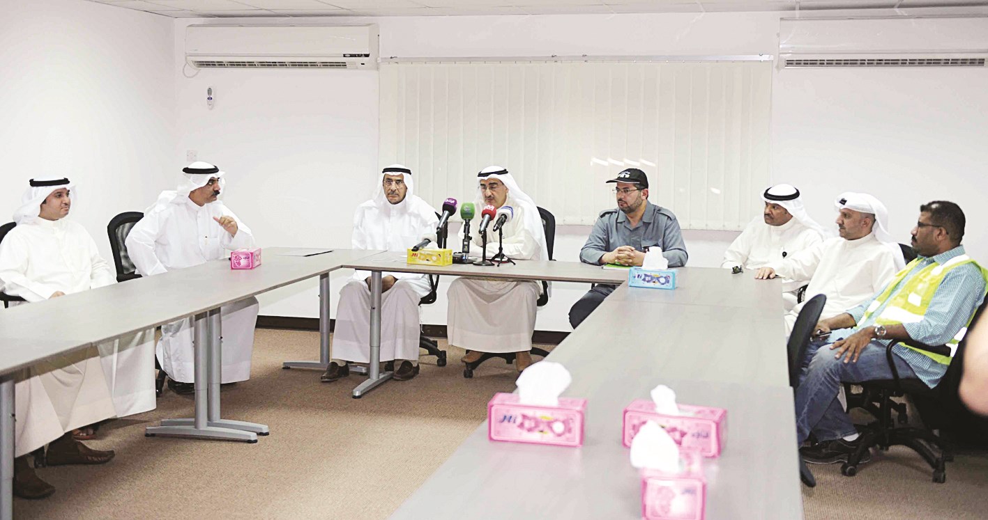 الإبراهيم يتحدث في المؤتمر الصحافي خلال الجولة