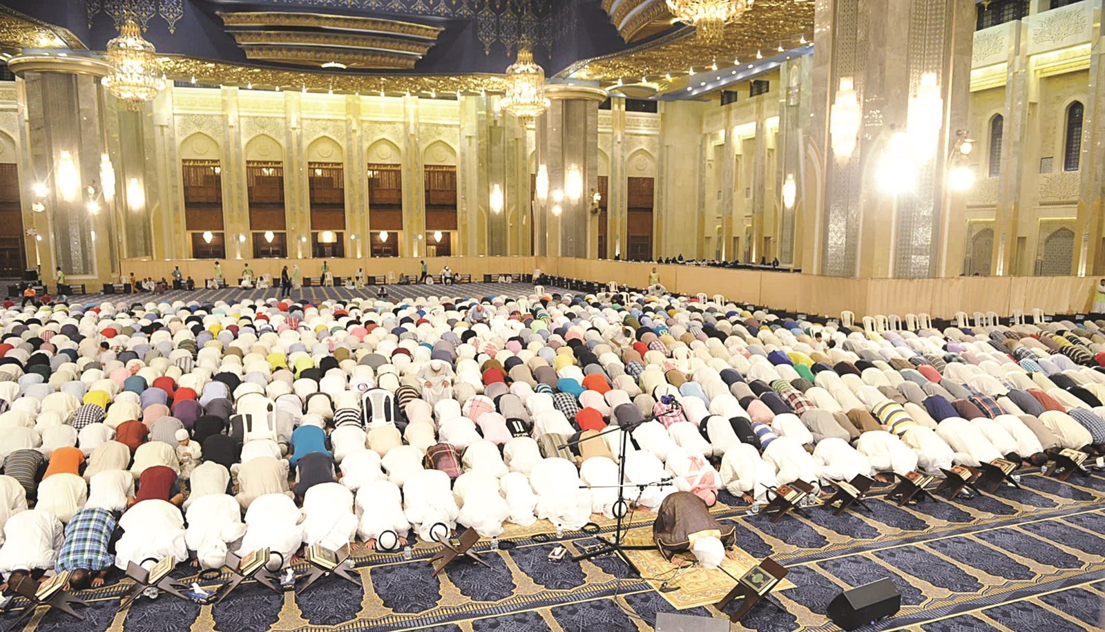 المصلون سجود